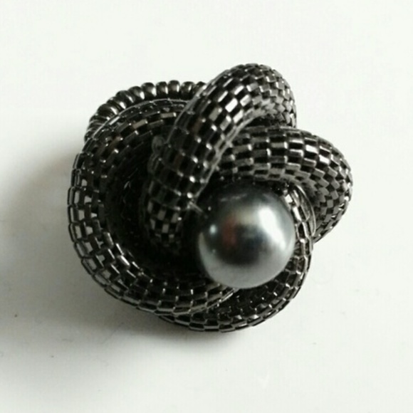 Jewelry - Gray/Black Elastic Flower Bead Ring w/Black Pearl